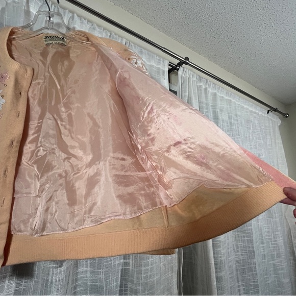 Vintage 1950βs Pink/Peach Angora cashmere Beaded Cardigan w/pearl buttons - Picture 11 of 12